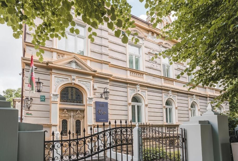 Roze Villa, Латвия
