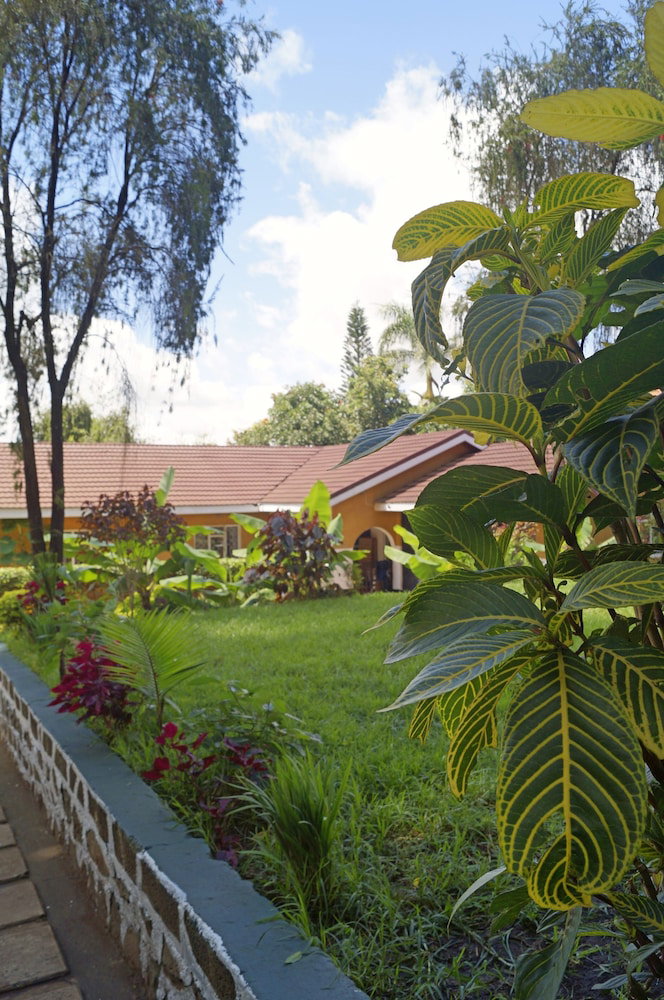 Отель · Utamaduni House, Arusha