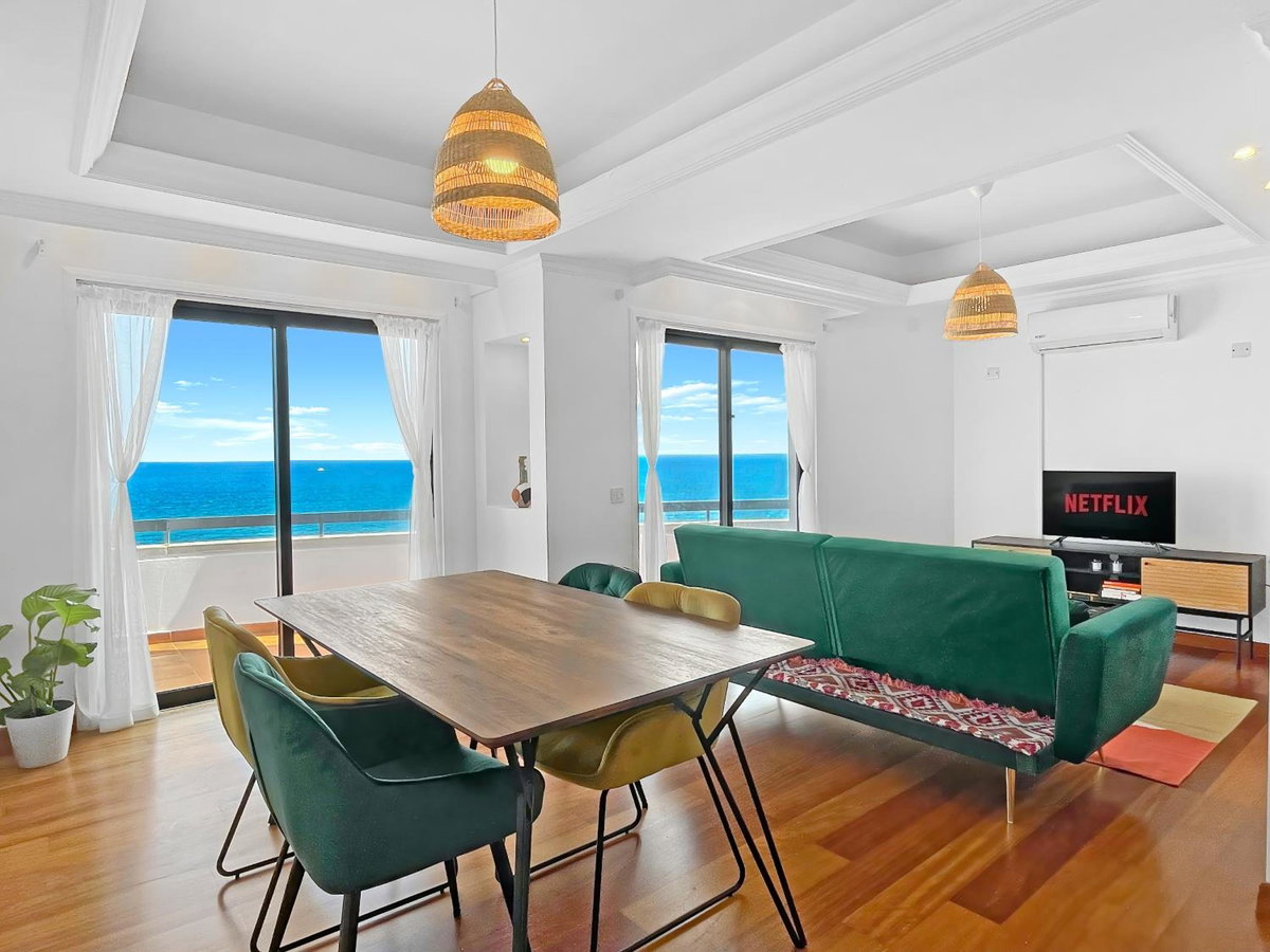 180° SEAVIEW Apt. right on famous beach promenade, Кипр