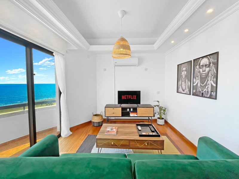 180° SEAVIEW Apt. right on famous beach promenade, Larnaka, Кипр
