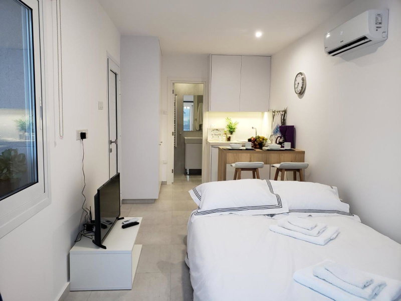 Modern & Cozy Studio w/ Backyard Near City Center, Limassol, Кипр