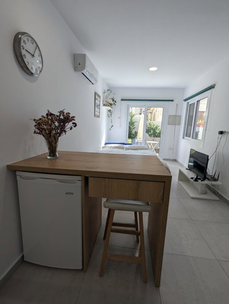 Modern & Cozy Studio w/ Backyard Near City Center, Limassol, Кипр