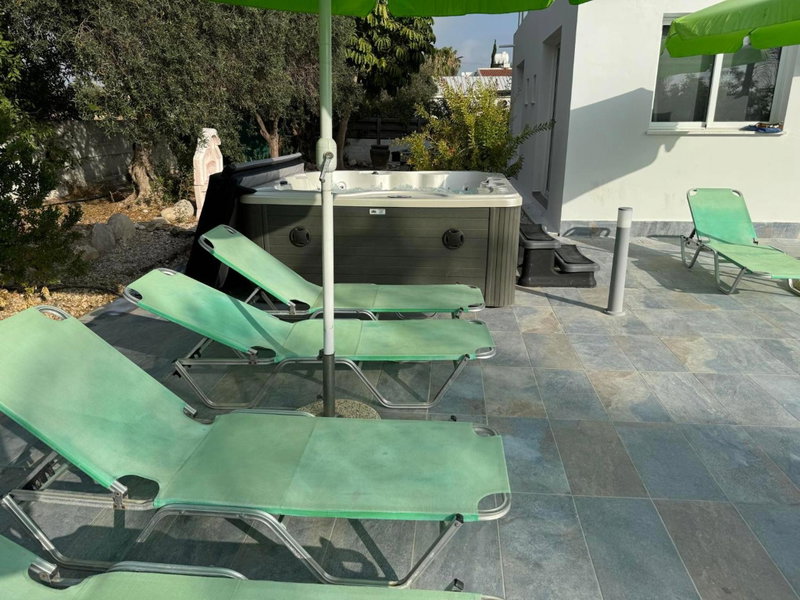 Villa Coralia Gardens 1km From Coral Bay Beach, Coral Bay, Cyprus