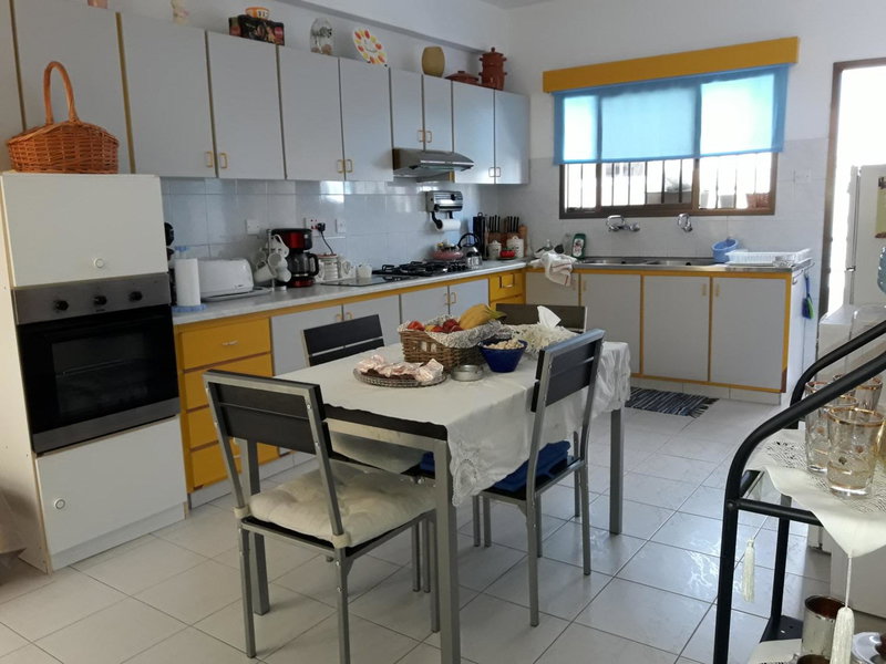 Shared Top 1st floor villa, Limassol, Кипр