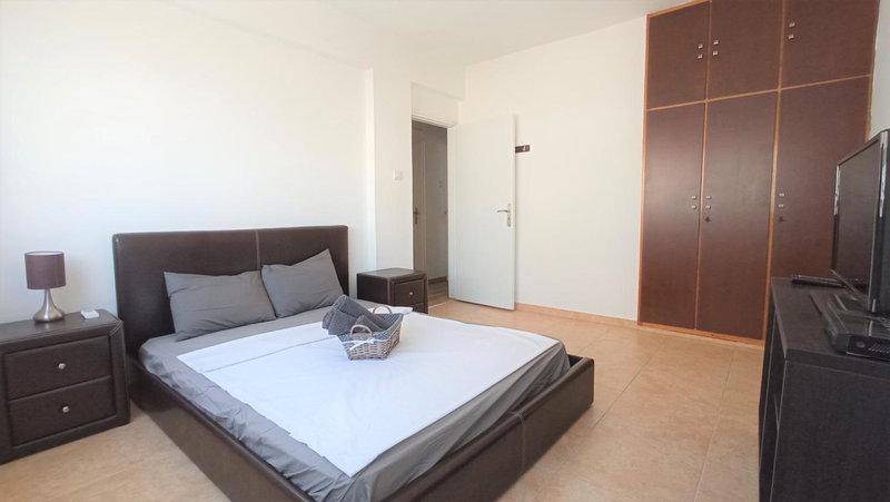 5 min to the Beach Holiday Shared Apartment - private ROOM in 3 bdr Apt, Larnaca, Cyprus