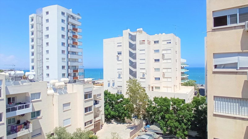 5 min to the Beach Holiday Shared Apartment - private ROOM in 3 bdr Apt, Larnaca, Cyprus