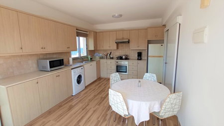 5 min to the Beach Holiday Shared Apartment - private ROOM in 3 bdr Apt, Larnaca, Cyprus