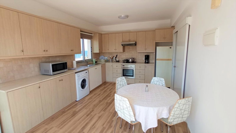 5 min to the Beach Holiday Shared Apartment - private ROOM in 3 bdr Apt, Larnaca, Cyprus