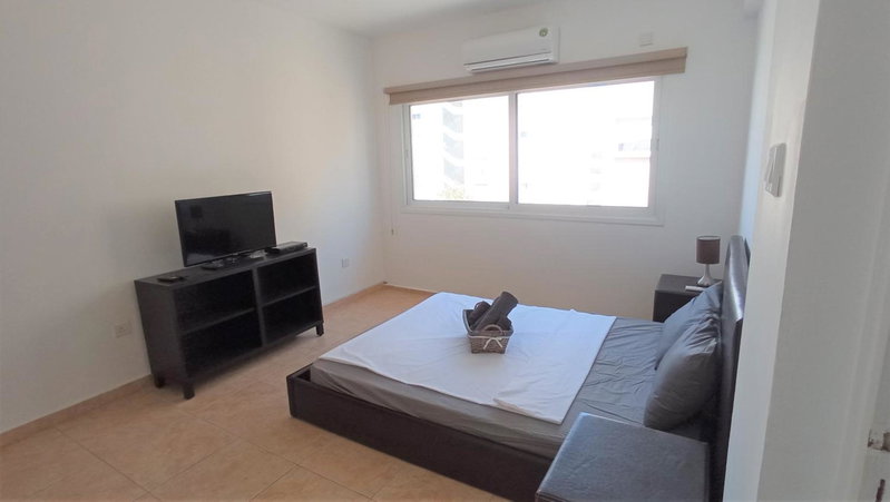 5 min to the Beach Holiday Shared Apartment - private ROOM in 3 bdr Apt, Larnaca, Cyprus