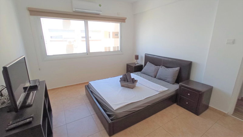 5 min to the Beach Holiday Shared Apartment - private ROOM in 3 bdr Apt, Larnaca, Cyprus