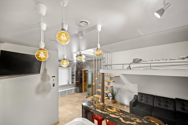 Secret Lounge - Cozy Studio with Sauna and Jacuzzi, Vilnius, Литва