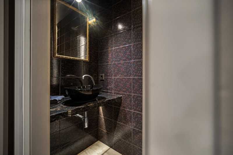 Secret Lounge - Cozy Studio with Sauna and Jacuzzi, Vilnius, Литва