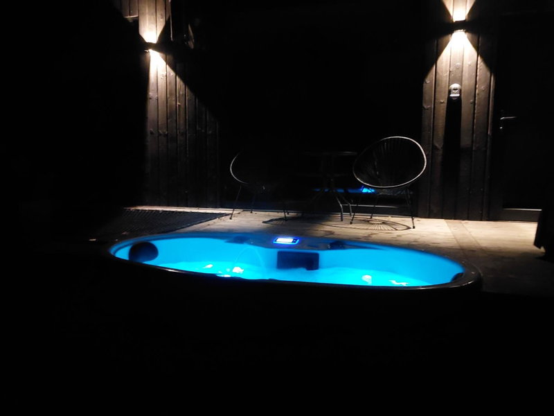 BRENDIS -'Virš Ąžuolų' - Forest SPA - FREE jacuzzi, Paplatelė, Lithuania