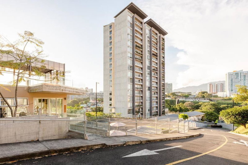 New & Modern APT - 100 MBPS 15 min from airport, San José, Коста-Рика