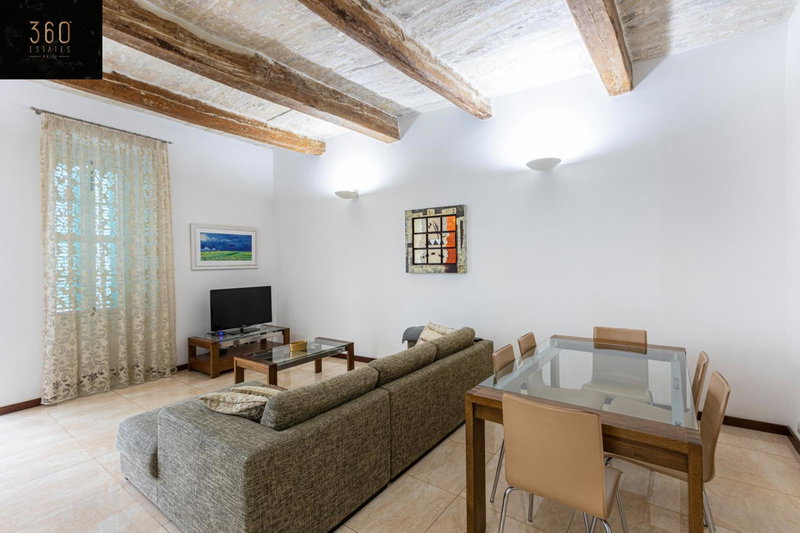 Seafront - Top Location, Top floor with WIFI & AC by 360 Estates, Sliema, Malte
