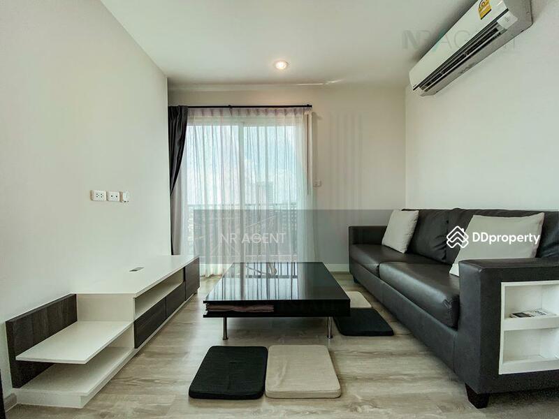 Chewathai Phetkasem 27, Bangkok, Thailand