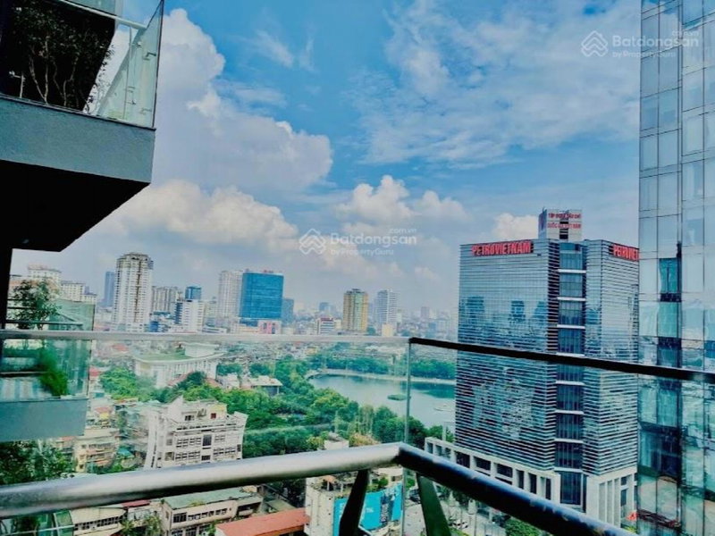 Apartment for rent in Hanoi, Vietnam · Green Diamond 93 Lang Ha · 2 rooms, 2 baths