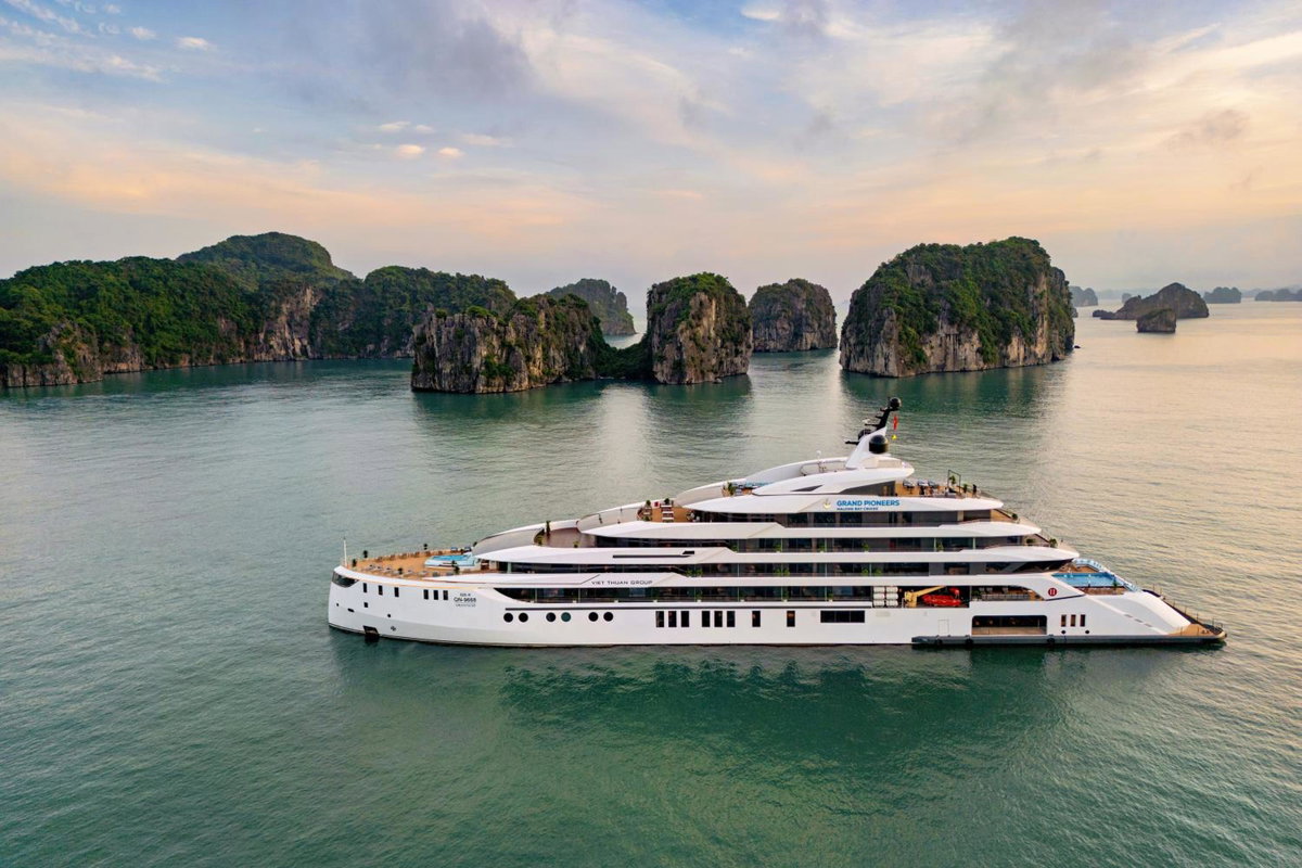 Grand Pioneers Halong Bay Cruise 2, Vietnam