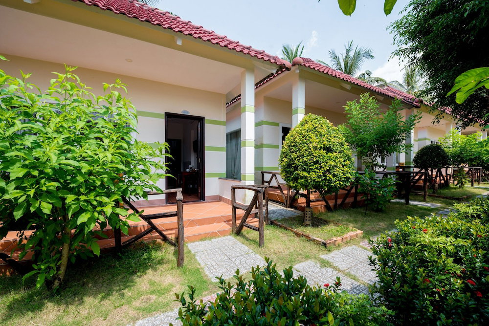 Hotel · Trung Huynh Bungalow, Duong GJong