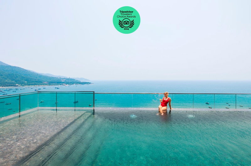 The Code Hotel & Spa Da Nang - Complimentary Daily Afternoon Tea in Sky Bar, Дананг, Вьетнам