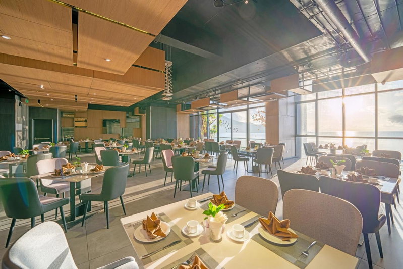 The Code Hotel & Spa Da Nang - Complimentary Daily Afternoon Tea in Sky Bar, Дананг, Вьетнам