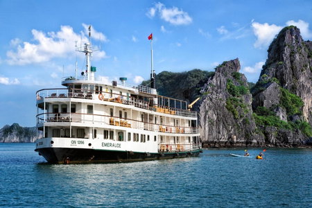 Emeraude Classic Cruises, Ha Long, Vietnam
