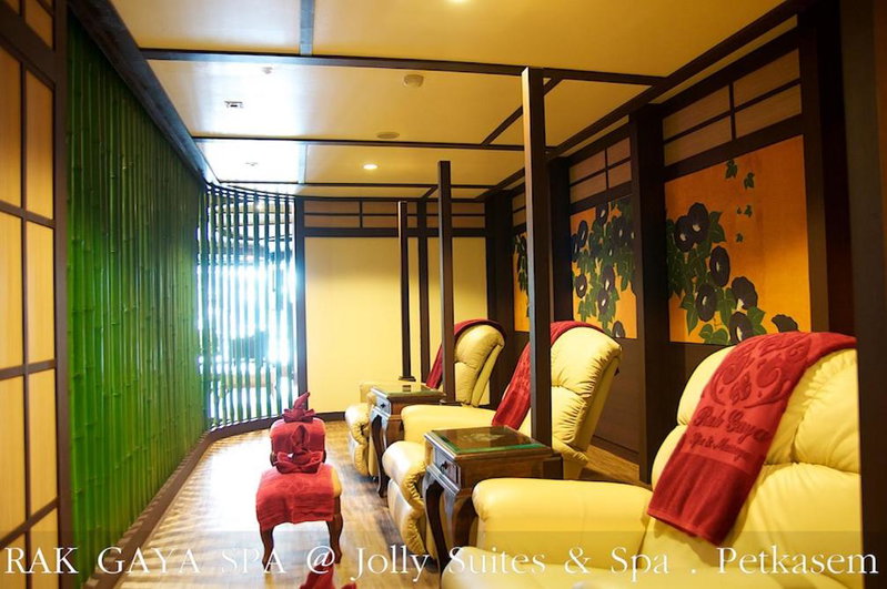 Jolly Suites&Spa Petkasem, Krathum Baen, Thailand