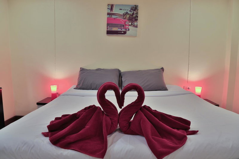 Harrys Hotel Bar & Restaurant, Pattaya Central, Thailand