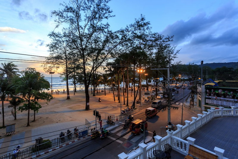 Island Patong Beachfront Apartments, Patong, Таиланд