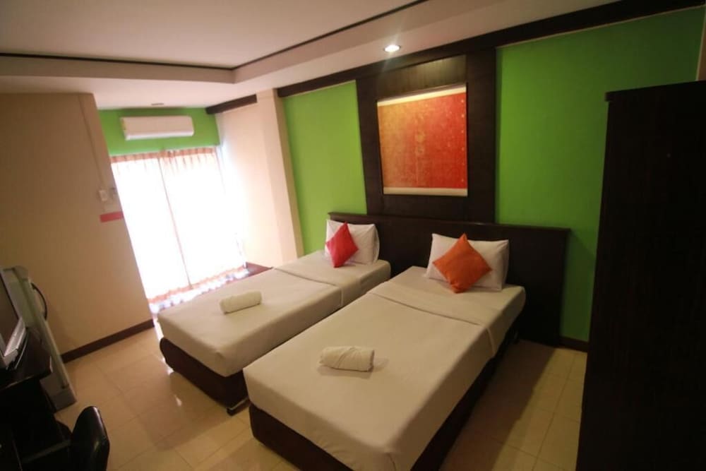 โรงแรม · Grand Pinnacle, บ้านคลองบางเสาธง