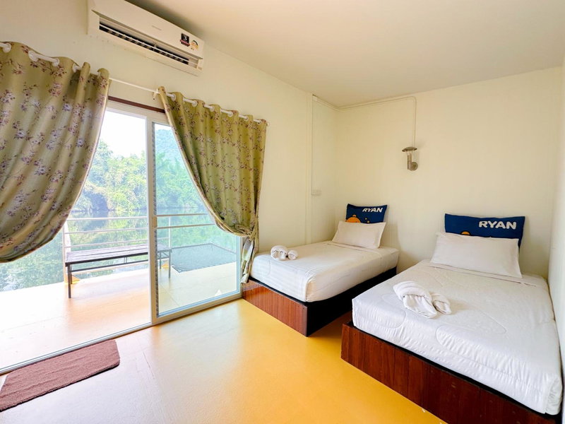 ชอว์ งาทอง รีสอร์ต Chor Ngar Thong Erawan Kanchanaburi, Tha Kradan, Thailand