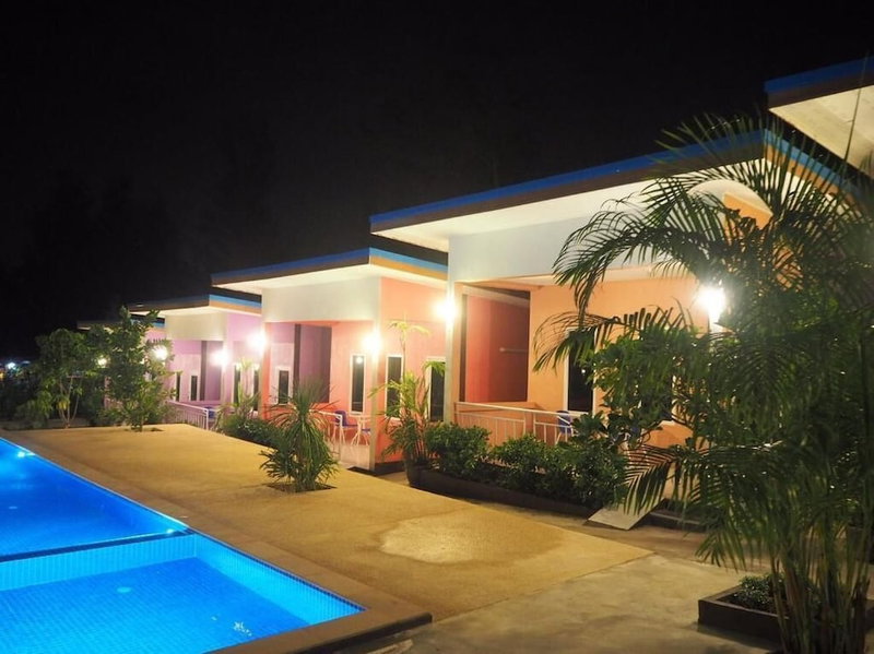 At Night Airport Resort, คาทุ, ประเทศไทย