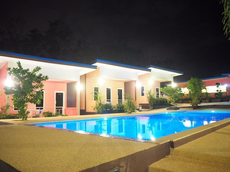 At Night Airport Resort, คาทุ, ประเทศไทย