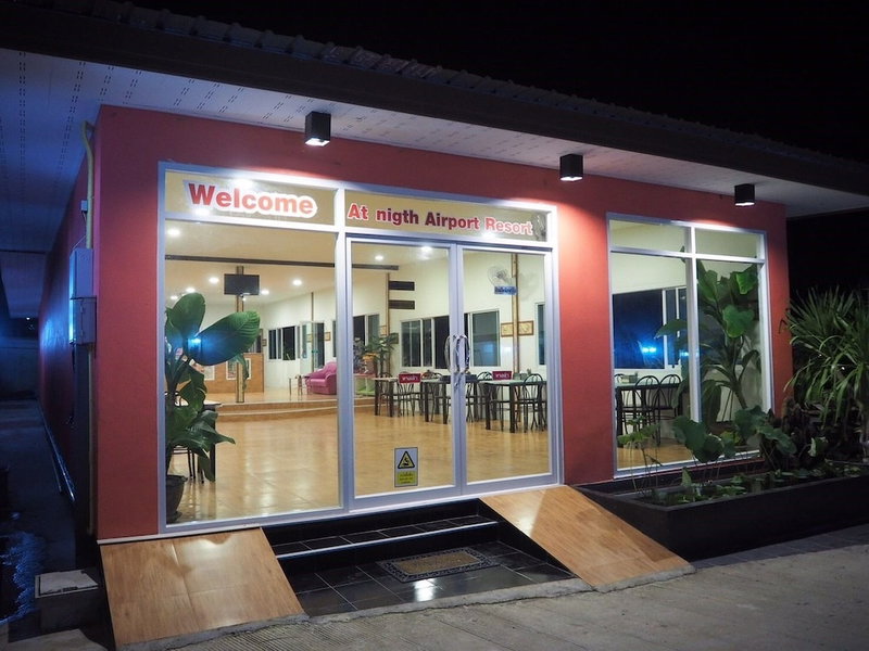 At Night Airport Resort, คาทุ, ประเทศไทย