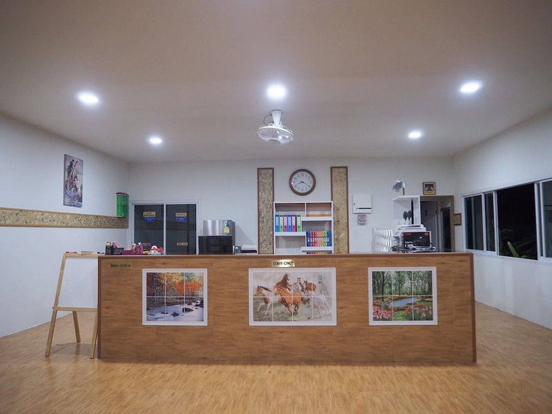 At Night Airport Resort, คาทุ, ประเทศไทย