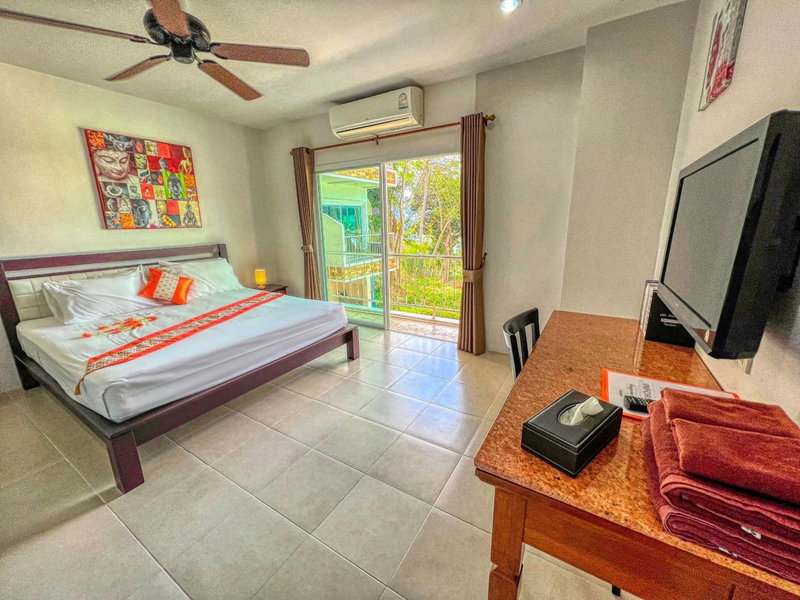 Sea View Apartments, คาทุ, ประเทศไทย