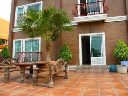 The Red Balcony Inn, พัทยา, ประเทศไทย