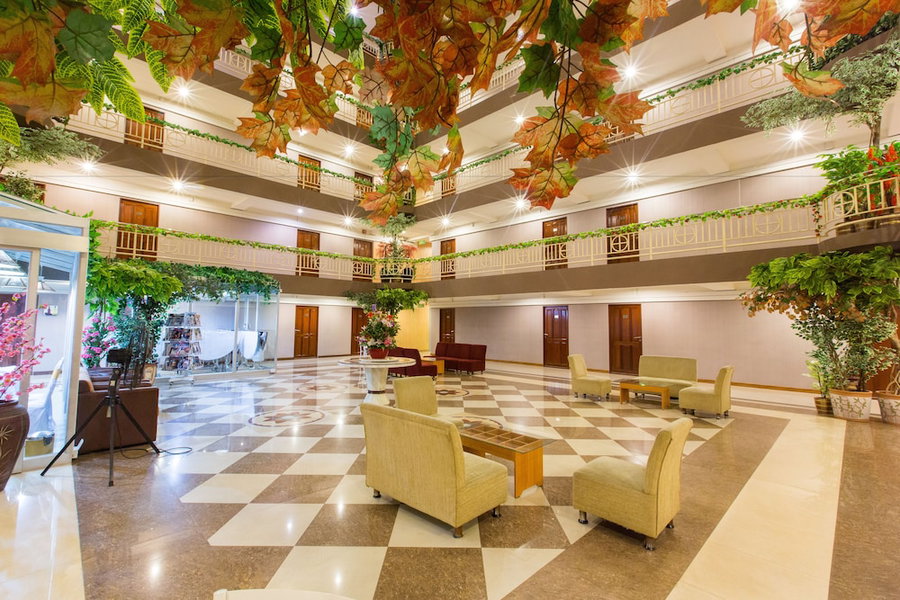 Three Seasons Bangkok, มักกะสัน, ประเทศไทย