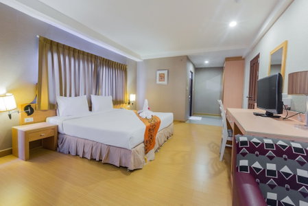 Three Seasons Bangkok, มักกะสัน, ประเทศไทย