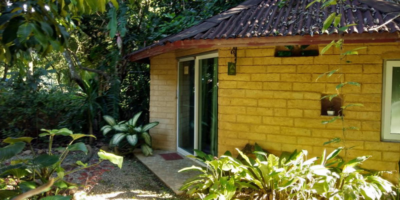 Baandin Chiewlarn, Ban Ta Khun, Thailand