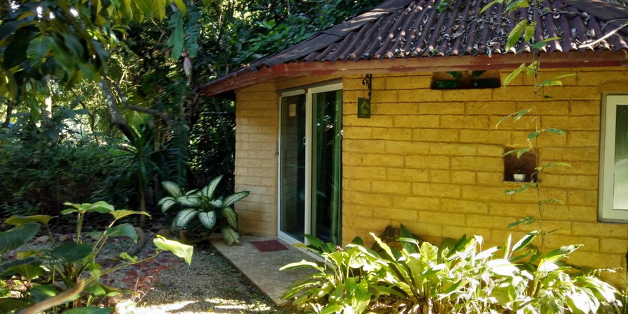 Baandin Chiewlarn, Ban Ta Khun, Thailand
