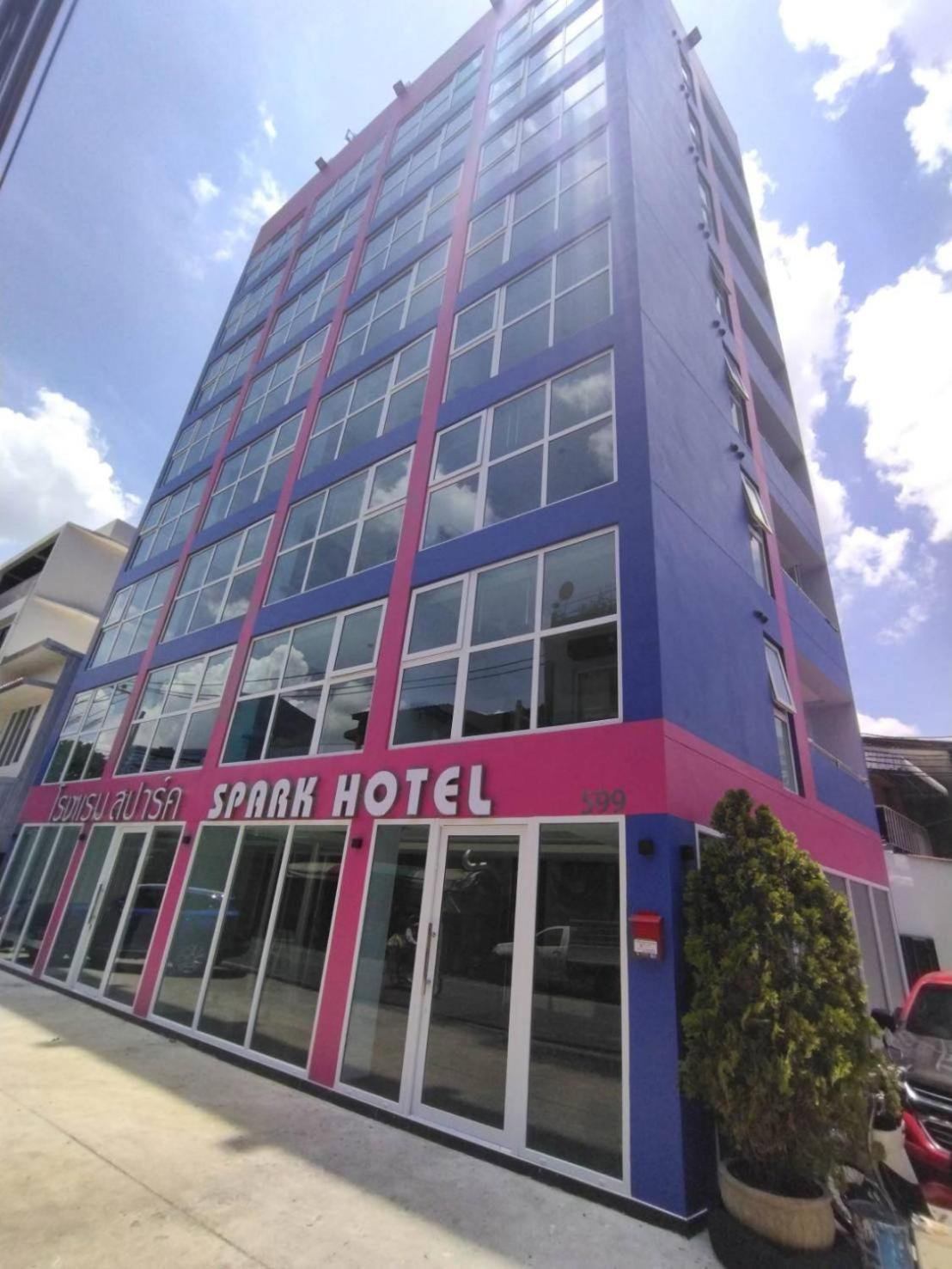 Spark Hotel - MRT Queen Sirikit - SHA Extra Plus Certified, Thailand