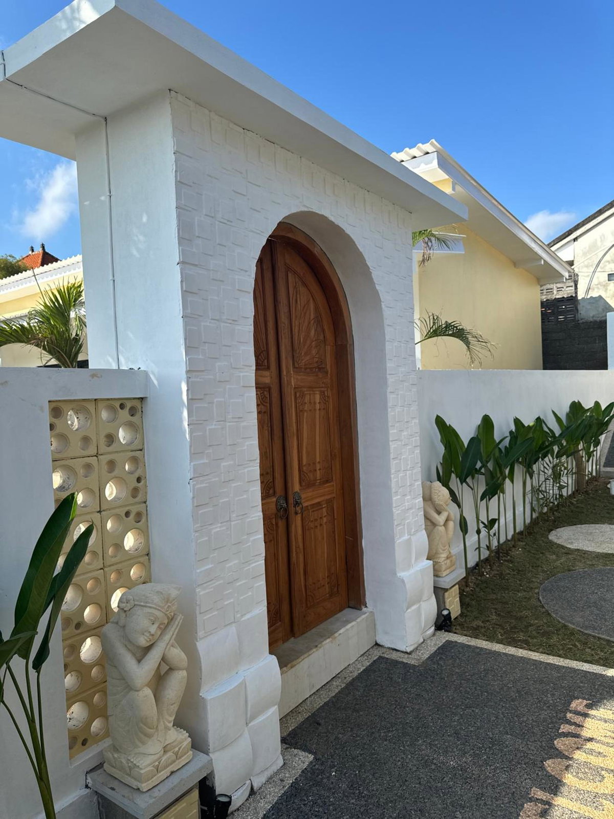 Delmora Home Balangan, Indonésie