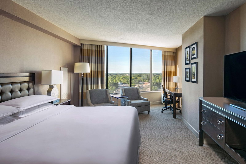 Sheraton Greensboro at Four Seasons, Greensboro, États-Unis