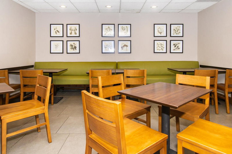 Country Inn & Suites by Radisson, Rapid City, SD, Rapid City, United States