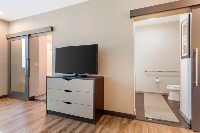 GLō Best Western Dallas South DeSoto, DeSoto, United States