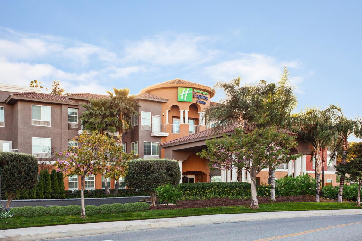 Hotel · Holiday Inn Express & Suites Corona by IHG, Corona