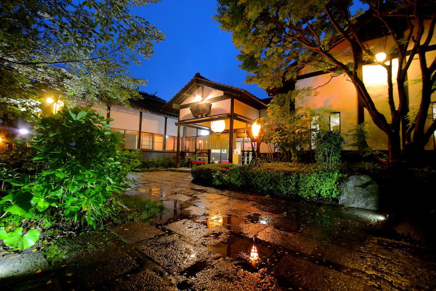 Sakura Sakura Hot Springs, Kirishima, Japón