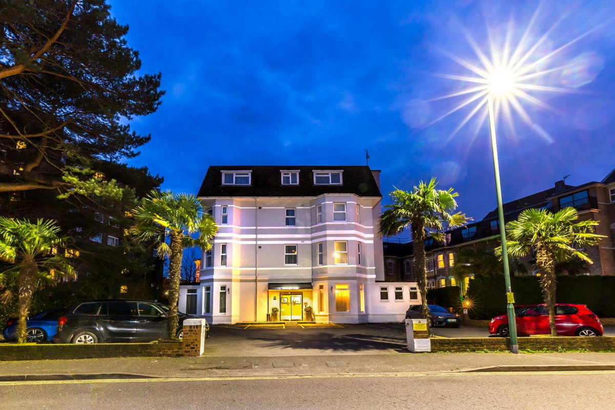 Hotel · Connaught Lodge, Bournemouth