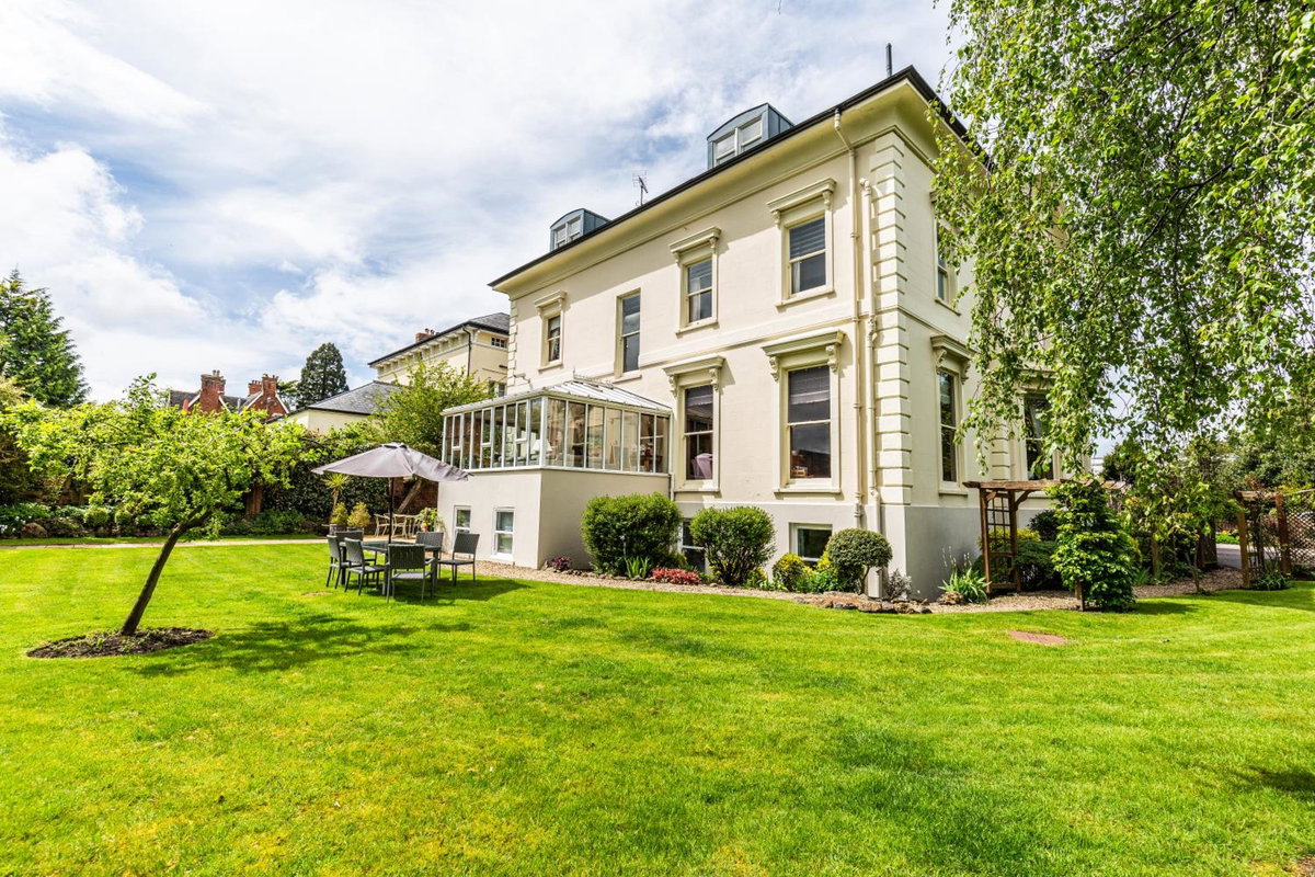 Hôtel · Beaumont House, Cheltenham